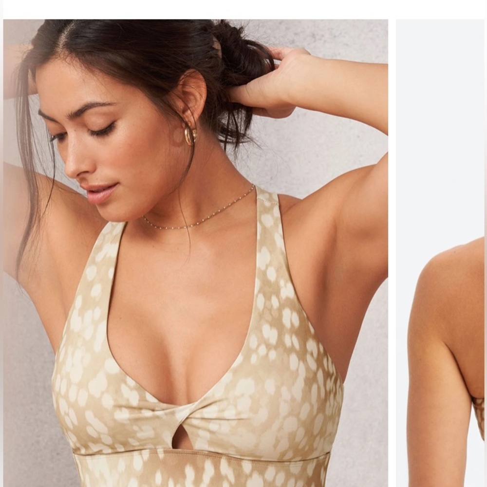 Fabletics Oasis Twist Sports Bra (Brand New)